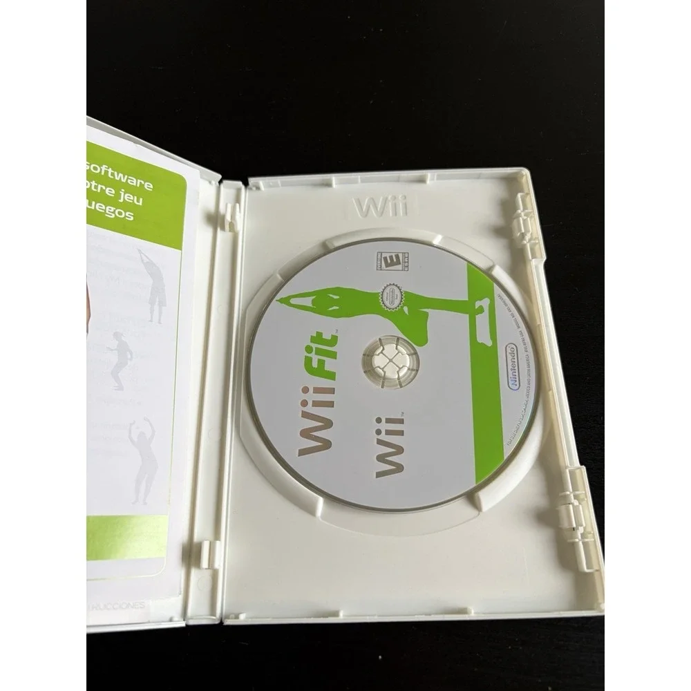 Wii Fit (Nintendo Wii)‎ - Complete w/manual